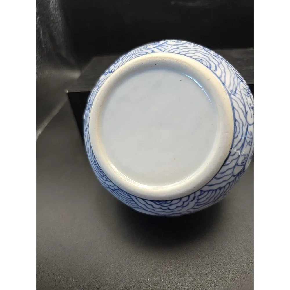 Blue & White Floral Porcelain Vase – Round Bulb Shape Bud Vase Chinoiserie Style